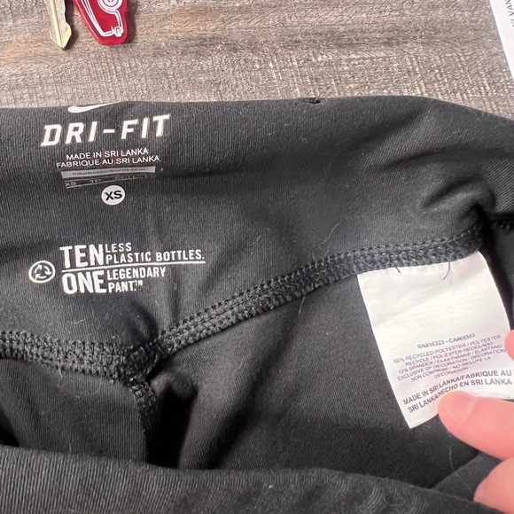 Nike lowrise Black Dri-FIT Performance Leggings - Picture 3 of 4